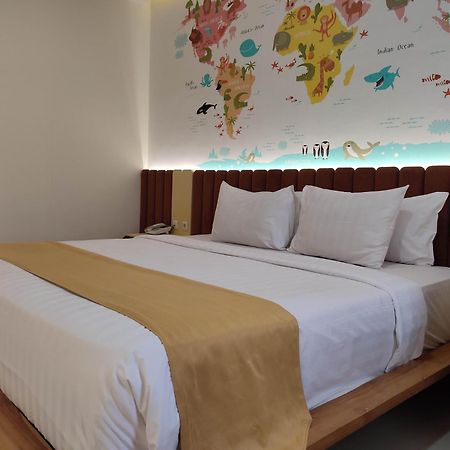 Luminor Hotel Banyuwangi By Wh Esterno foto