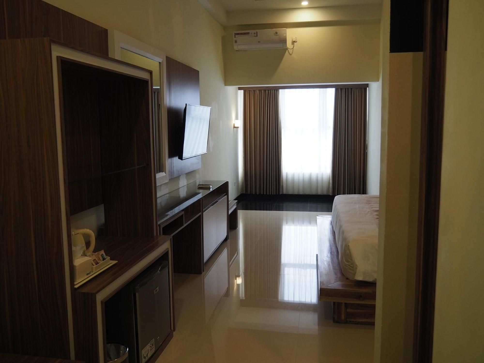 Luminor Hotel Banyuwangi By Wh Esterno foto