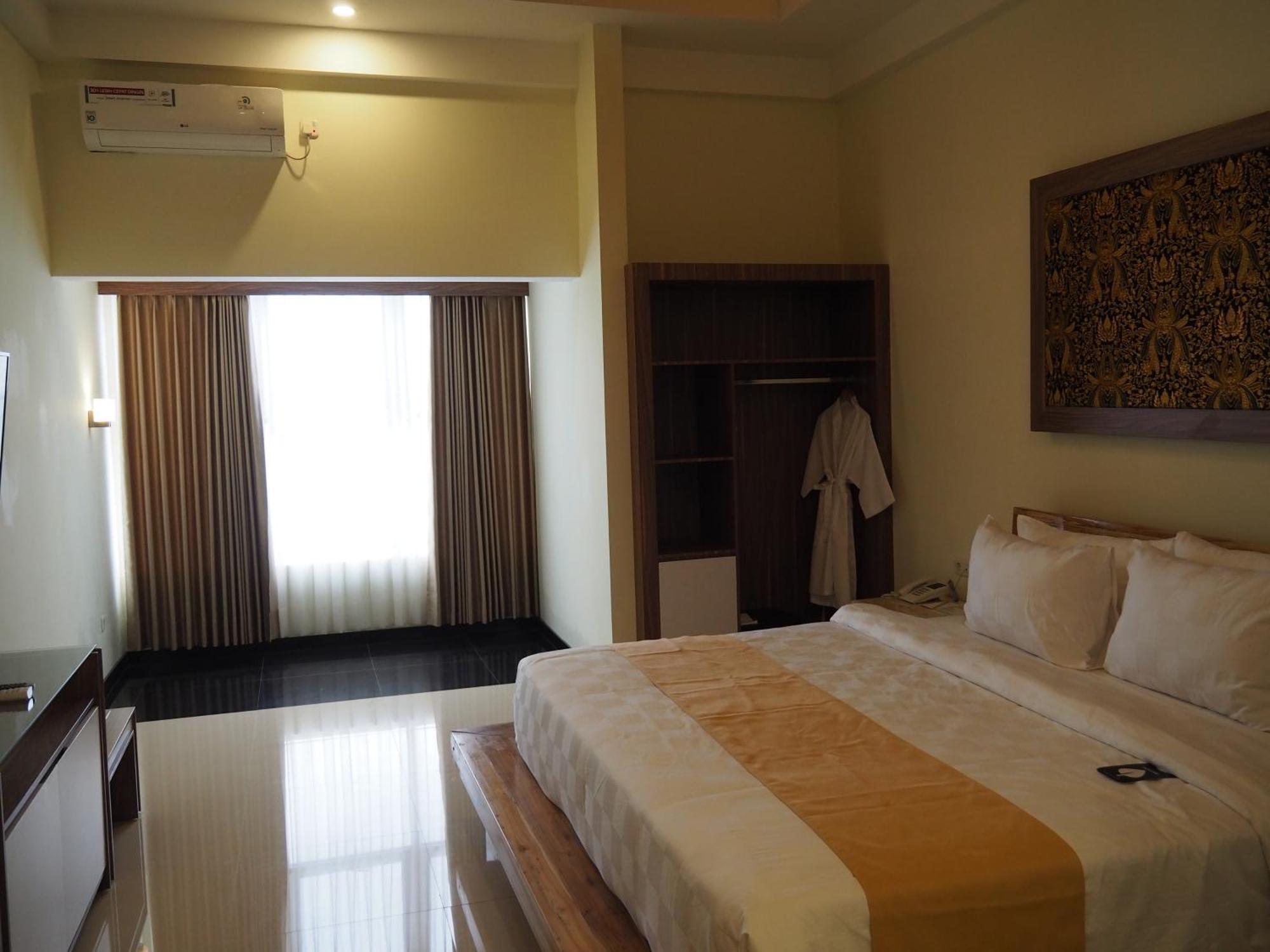 Luminor Hotel Banyuwangi By Wh Esterno foto