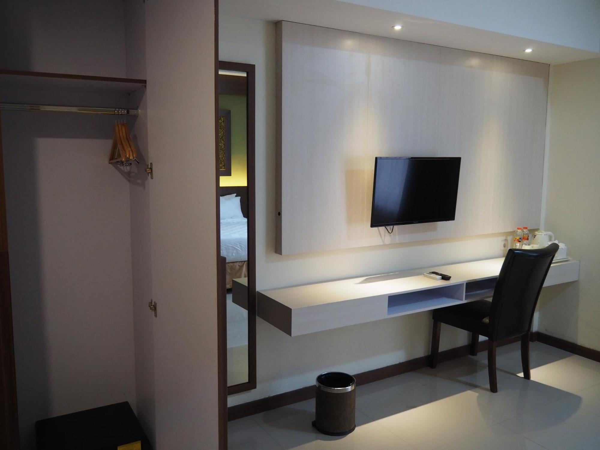 Luminor Hotel Banyuwangi By Wh Esterno foto