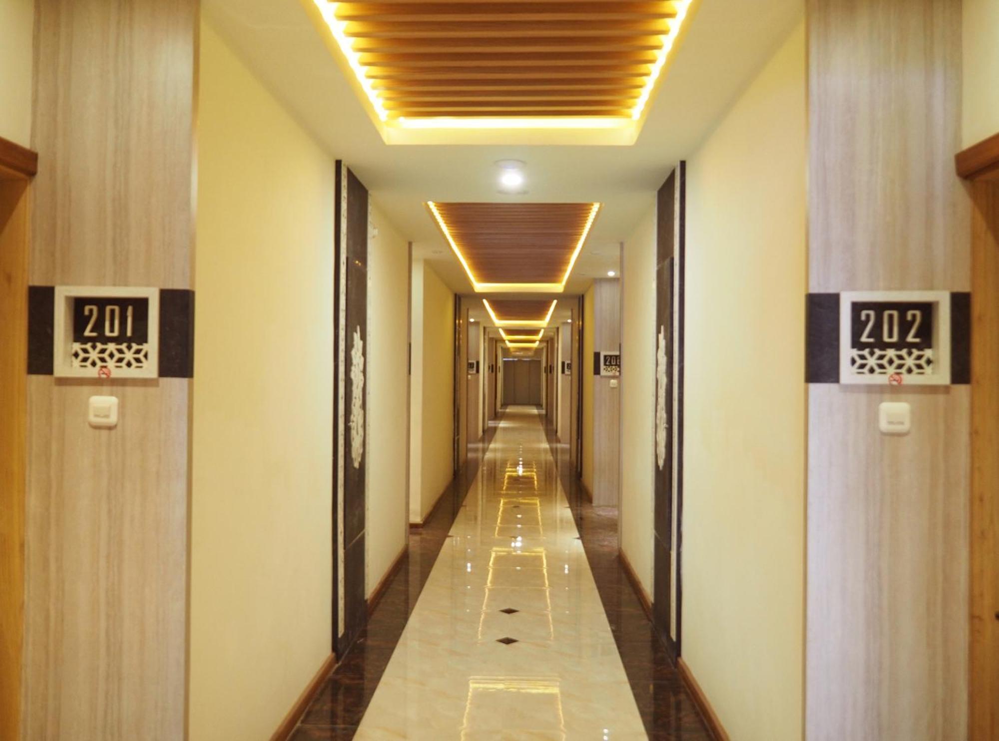 Luminor Hotel Banyuwangi By Wh Esterno foto