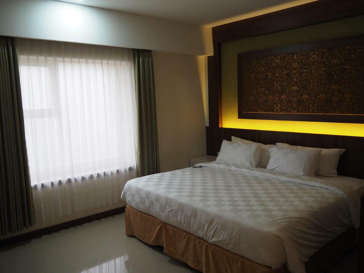 Luminor Hotel Banyuwangi By Wh Esterno foto