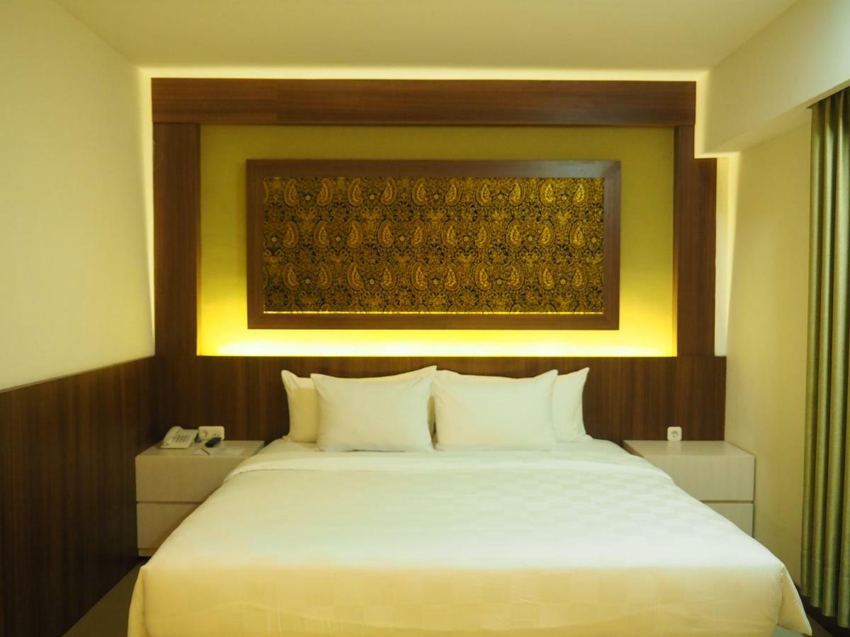 Luminor Hotel Banyuwangi By Wh Esterno foto