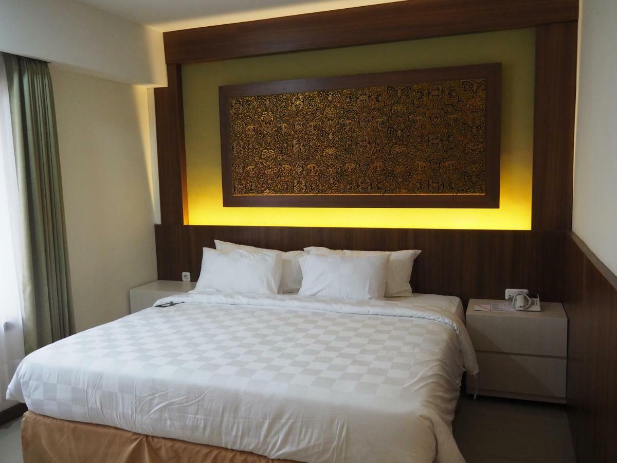 Luminor Hotel Banyuwangi By Wh Esterno foto
