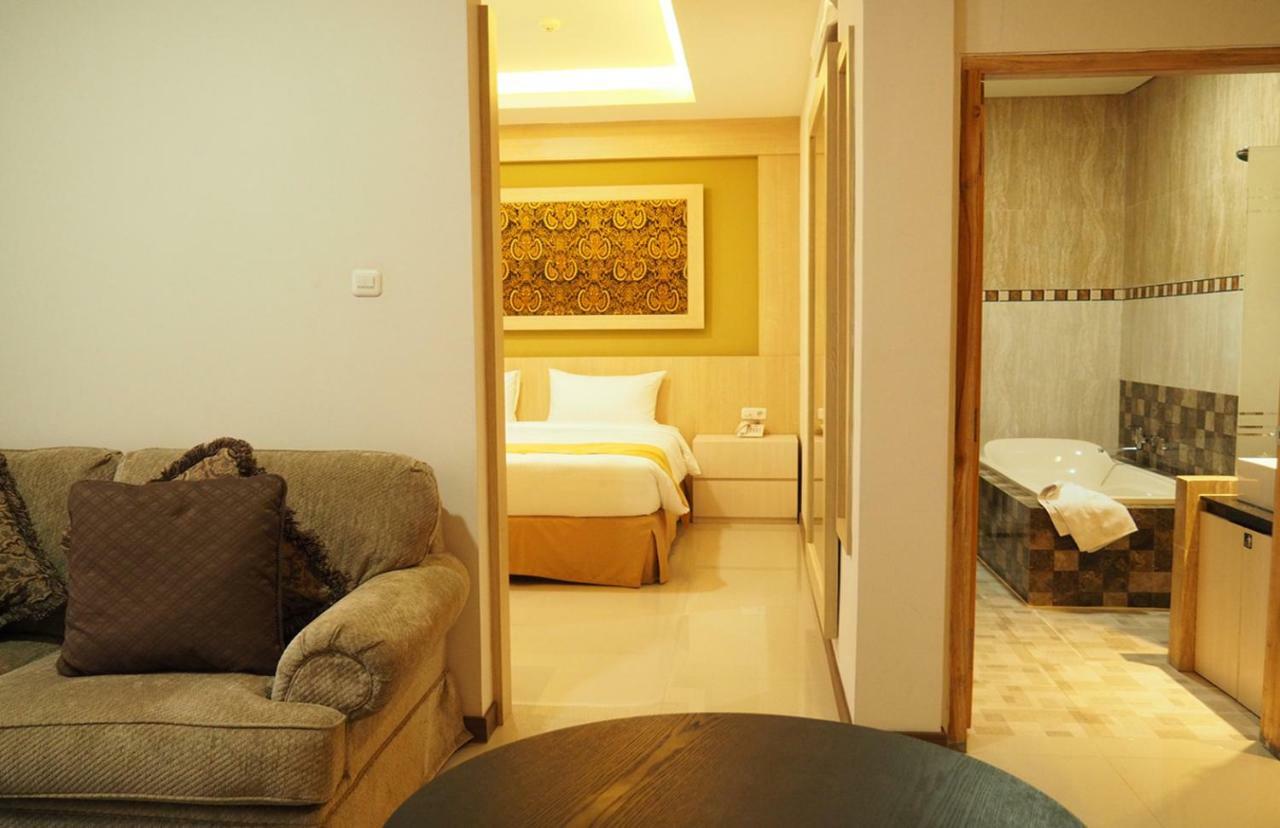 Luminor Hotel Banyuwangi By Wh Esterno foto