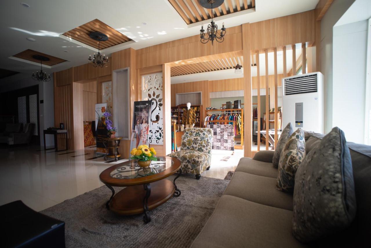 Luminor Hotel Banyuwangi By Wh Esterno foto