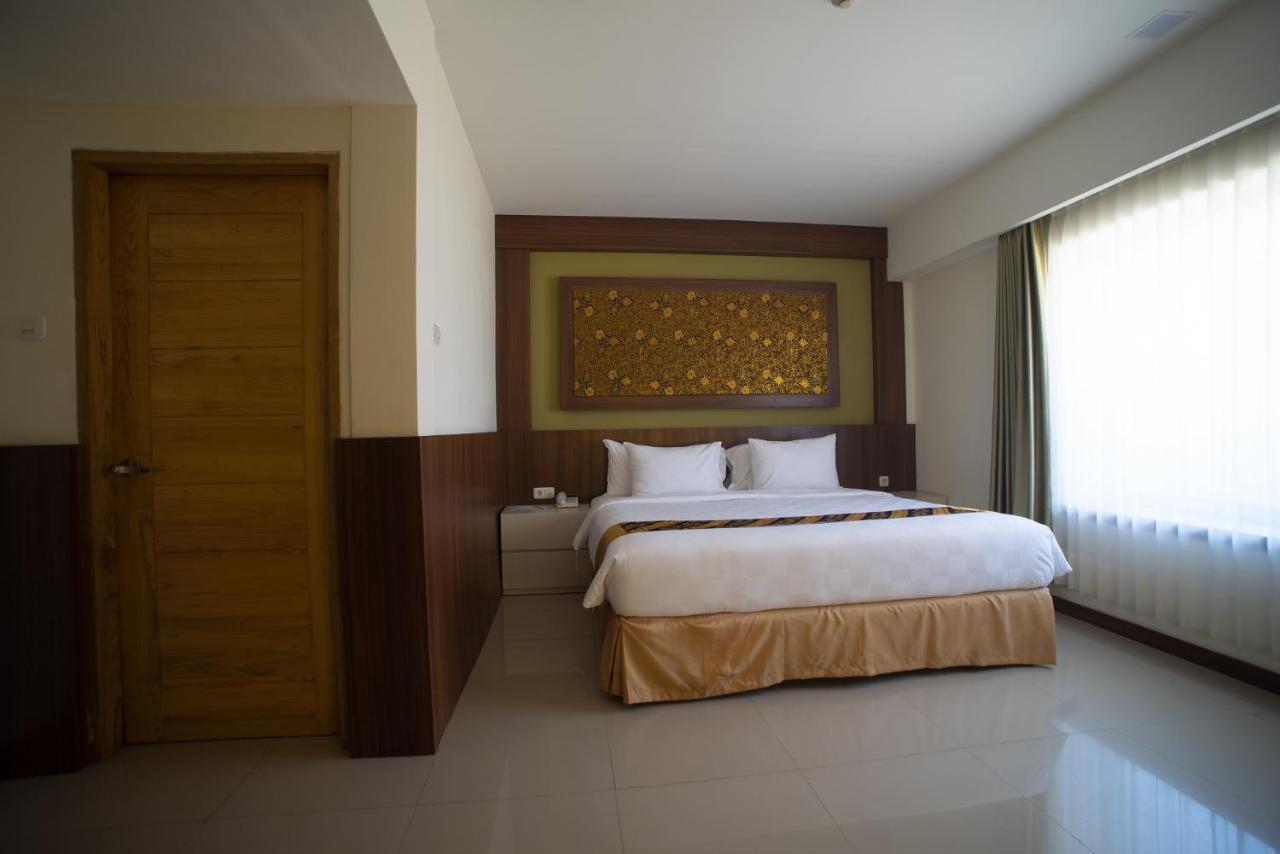 Luminor Hotel Banyuwangi By Wh Esterno foto
