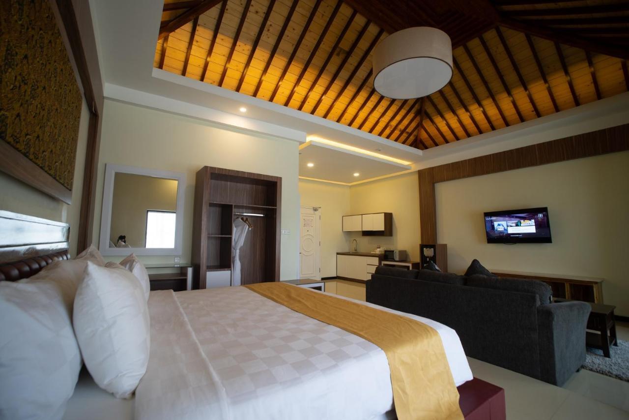 Luminor Hotel Banyuwangi By Wh Esterno foto
