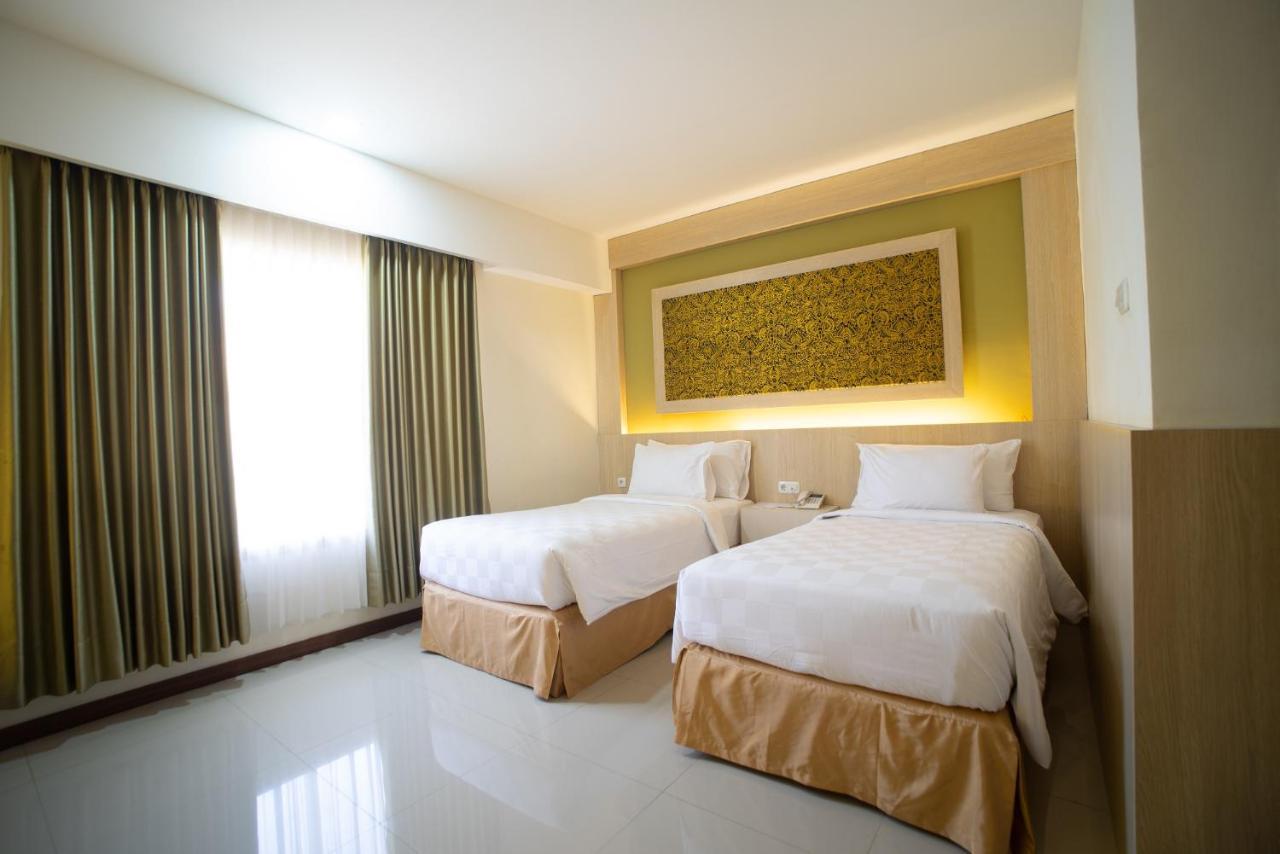 Luminor Hotel Banyuwangi By Wh Esterno foto