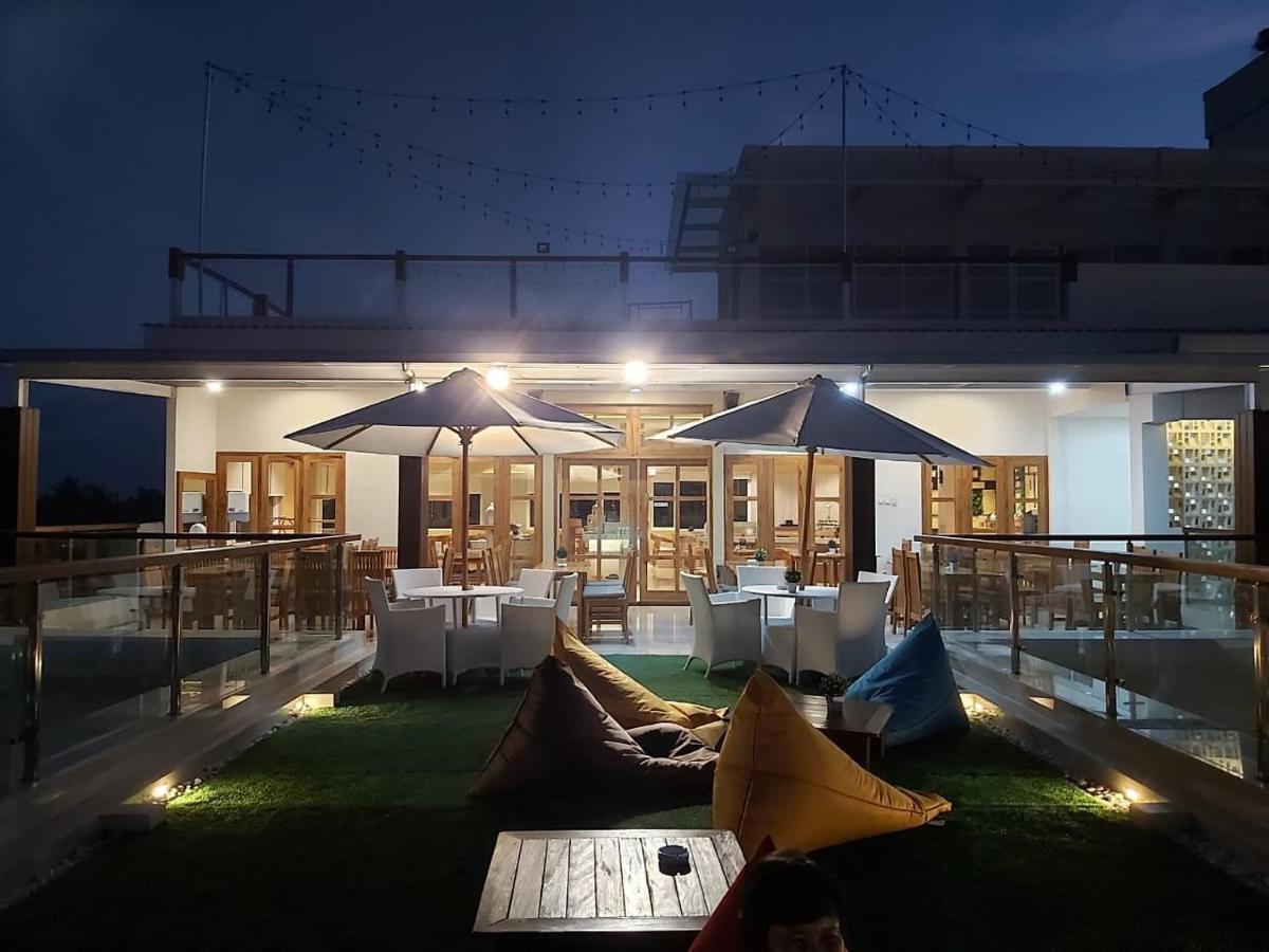 Luminor Hotel Banyuwangi By Wh Esterno foto